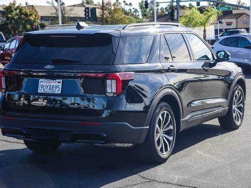 Used 2025 Ford Explorer ST-Line w/ Premium Package image 4