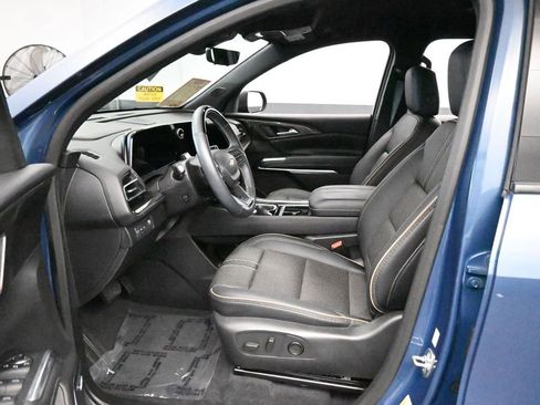 Used 2025 Chevrolet Traverse High Country FWD image 11