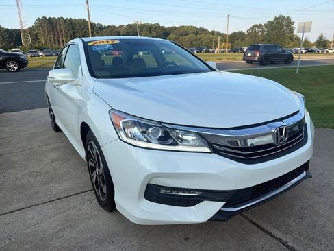 Used 2017 Honda Accord EX image 2