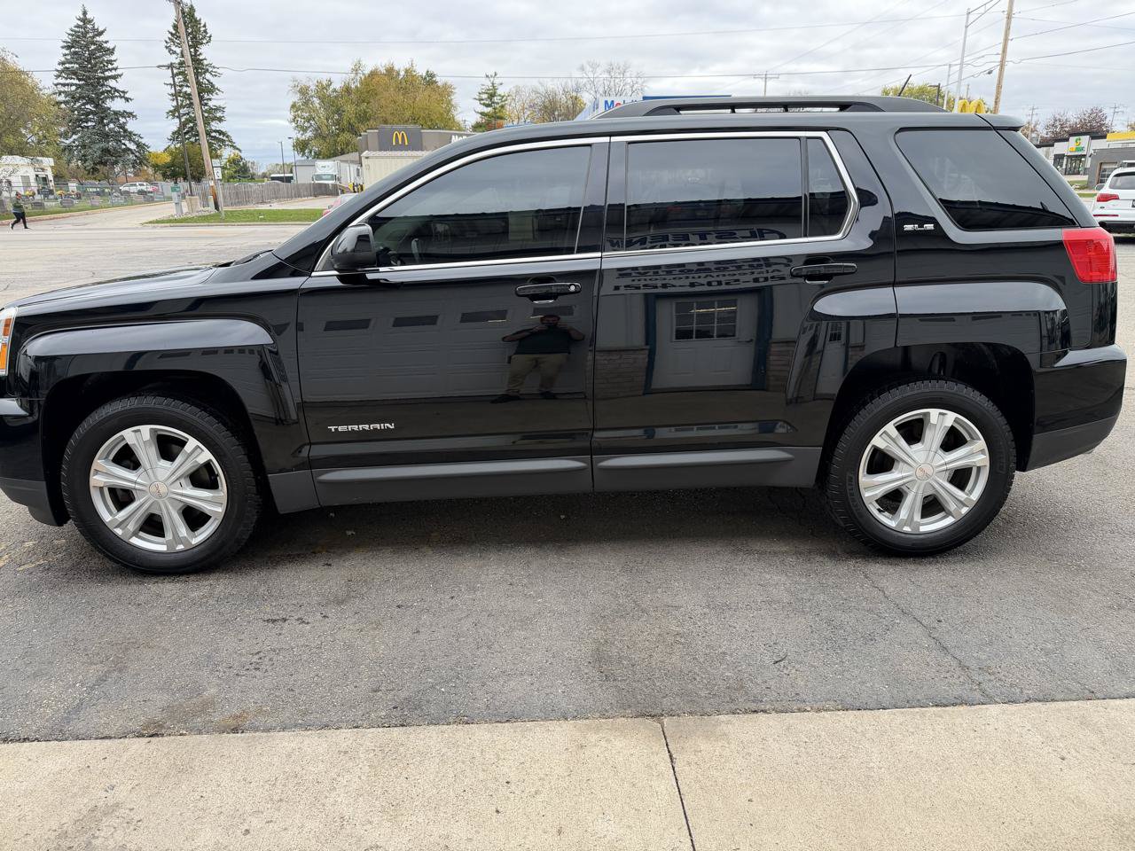 Used 2017 GMC Terrain SLE w/ Convenience Package AWD/4WD image 6