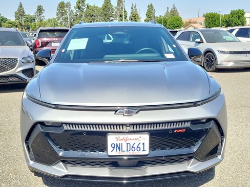 Used 2024 Chevrolet Equinox EV RS FWD image 6