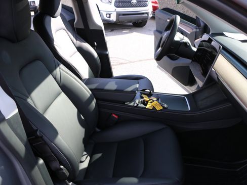 Used 2024 Tesla Model Y Performance image 20