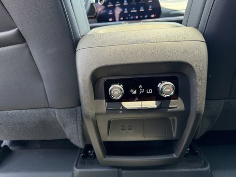 Used 2026 Chevrolet Traverse Z71 w/ LPO, Floor Liner Package AWD/4WD image 34