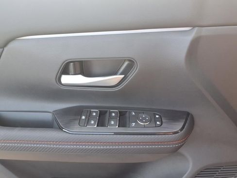 Used 2025 Nissan Kicks SR image 15