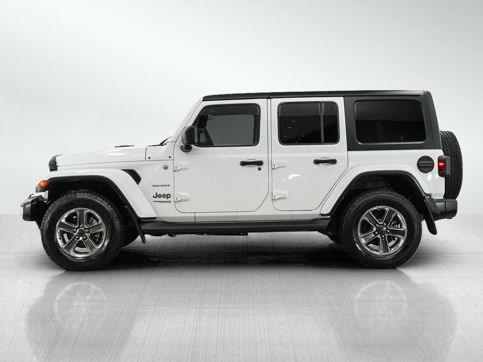 Used 2021 Jeep Wrangler Unlimited Sahara w/ Uconnect 4C Nav & Sound Group AWD/4WD image 2