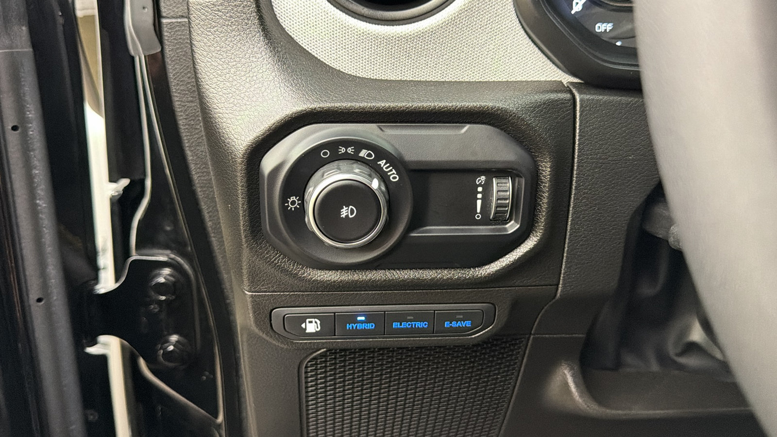 Used 2024 Jeep Wrangler Unlimited AWD/4WD image 27