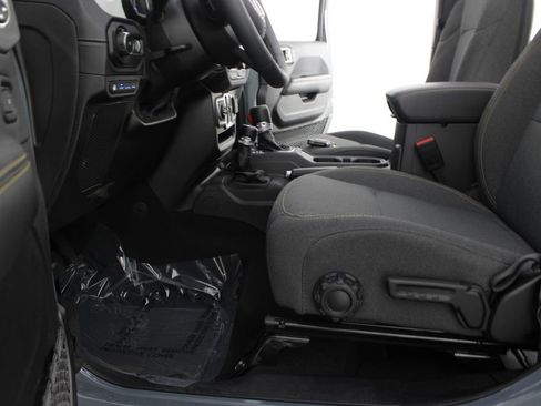 Used 2025 Jeep Wrangler Unlimited Sahara w/ Safety Group AWD/4WD image 15