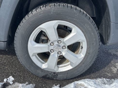 Used 2019 Jeep Compass Latitude w/ Popular Equipment Group image 9