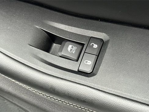 Used 2023 Jeep Grand Cherokee L Laredo image 23