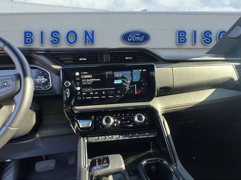 Used 2022 GMC Sierra 1500 AT4 w/ Technology Package image 7