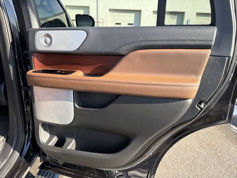 Certified 2023 Lincoln Navigator Reserve image 16