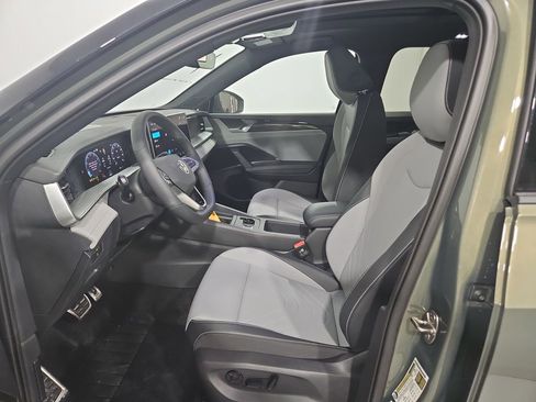 New 2026 Volkswagen Tiguan SE R-Line FWD image 9