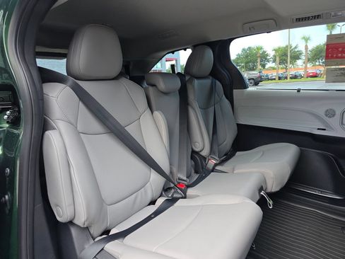 New 2026 Toyota Sienna XLE FWD image 18