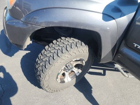 Used 2015 Toyota Tacoma 4x4 Double Cab image 9