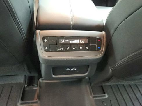 Used 2025 Nissan Pathfinder SL FWD image 35
