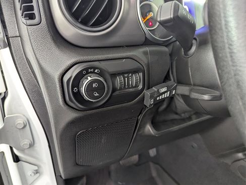 Used 2021 Jeep Gladiator Sport image 19