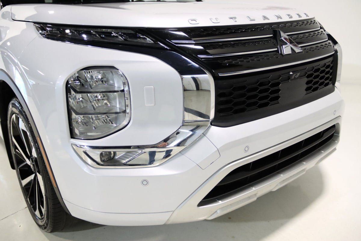 Used 2024 Mitsubishi Outlander 4WD Plug-In Hybrid image 27