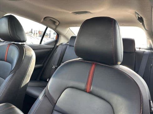 Used 2022 Nissan Sentra SR w/ SR Premium Package image 18