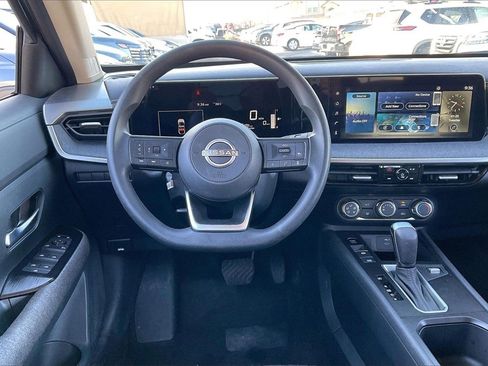 Used 2025 Nissan Kicks SV image 5