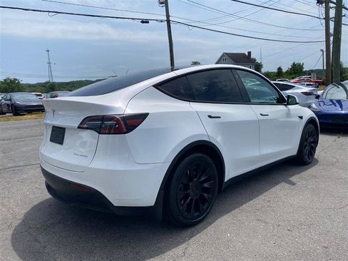 Used 2023 Tesla Model Y Long Range AWD/4WD image 6