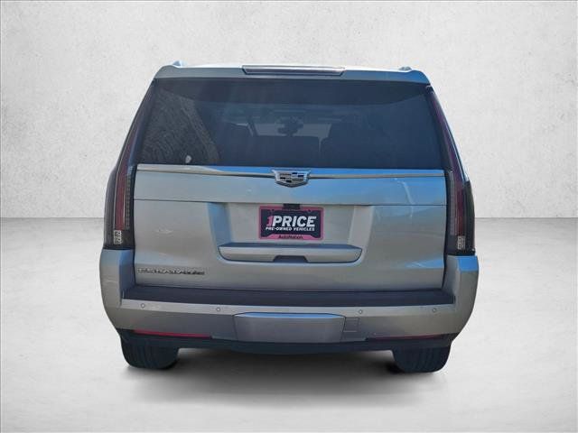 Used 2017 Cadillac Escalade Luxury AWD/4WD image 4