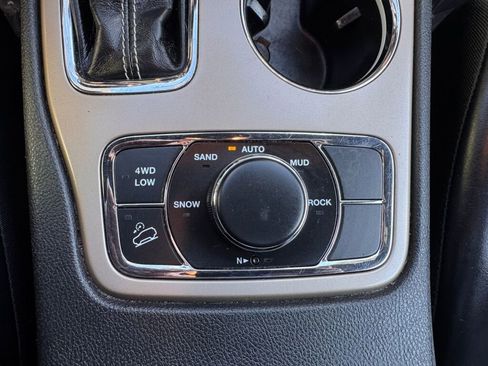 Used 2017 Jeep Grand Cherokee Limited w/ Luxury Group II image 29