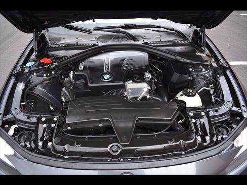 Used 2016 BMW 320i Sedan w/ Sport Package image 42