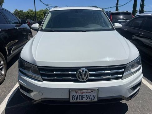 Used 2020 Volkswagen Tiguan SE R-Line AWD/4WD image 2
