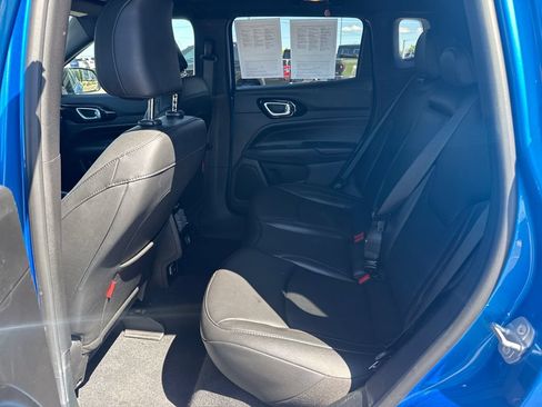 Used 2025 Jeep Compass Trailhawk AWD/4WD image 25