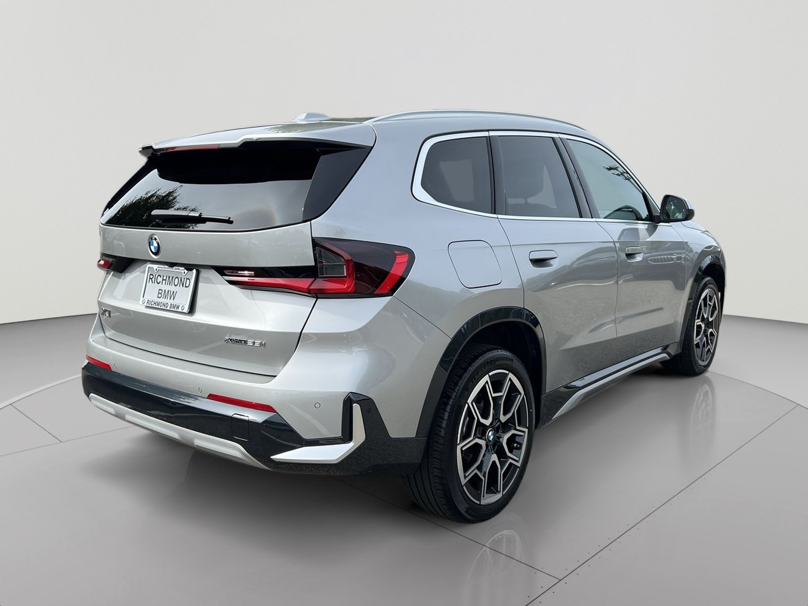 Used 2023 BMW X1 xDrive28i w/ Convenience Package AWD/4WD image 5