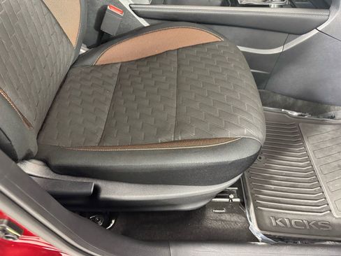 Used 2024 Nissan Kicks SR image 30