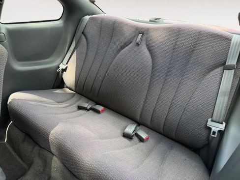 Used 2002 Pontiac Sunfire SE w/ Sun & Sound Pkg FWD image 15
