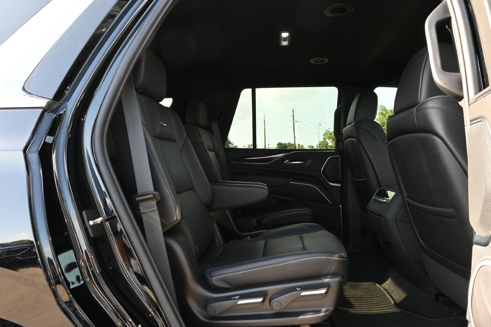 Certified 2024 Cadillac Escalade Luxury RWD image 23