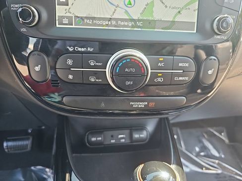 Used 2018 Kia Soul ! w/ Tech Package FWD image 19