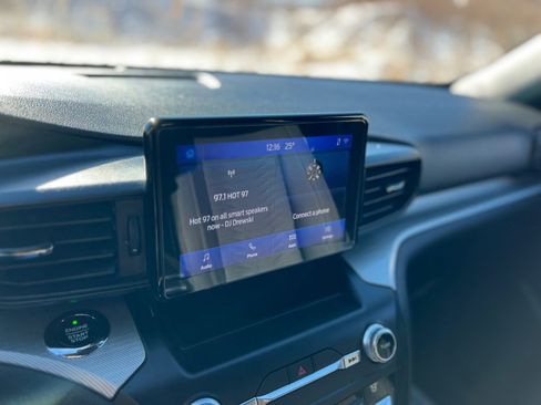 Used 2020 Ford Explorer XLT w/ Class III Trailer Tow Package image 17