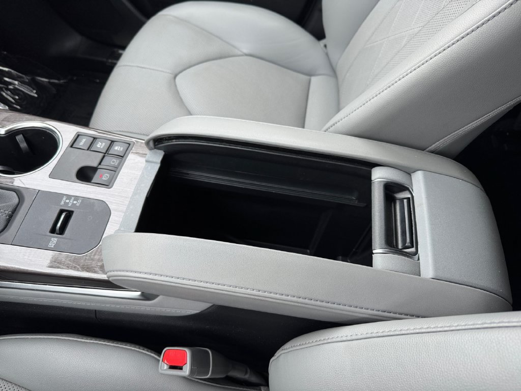 Used 2024 Toyota Highlander Platinum AWD/4WD image 28