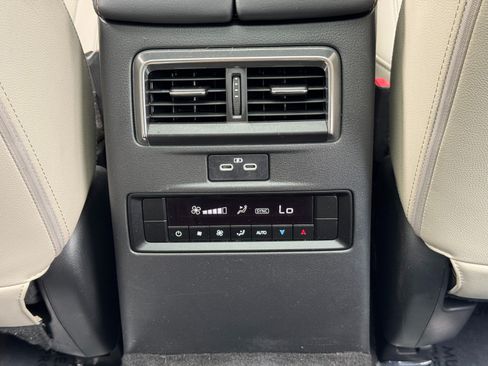 Used 2024 MAZDA CX-90 Plug-In Hybrid w/ Premium Pkg AWD/4WD image 34
