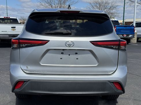 Used 2023 Toyota Highlander LE image 16