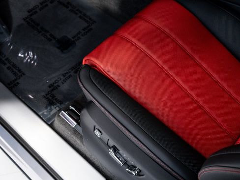 New 2025 Bentley Bentayga image 12