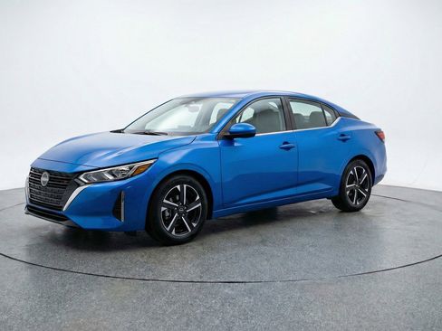 Used 2025 Nissan Sentra SV image 3