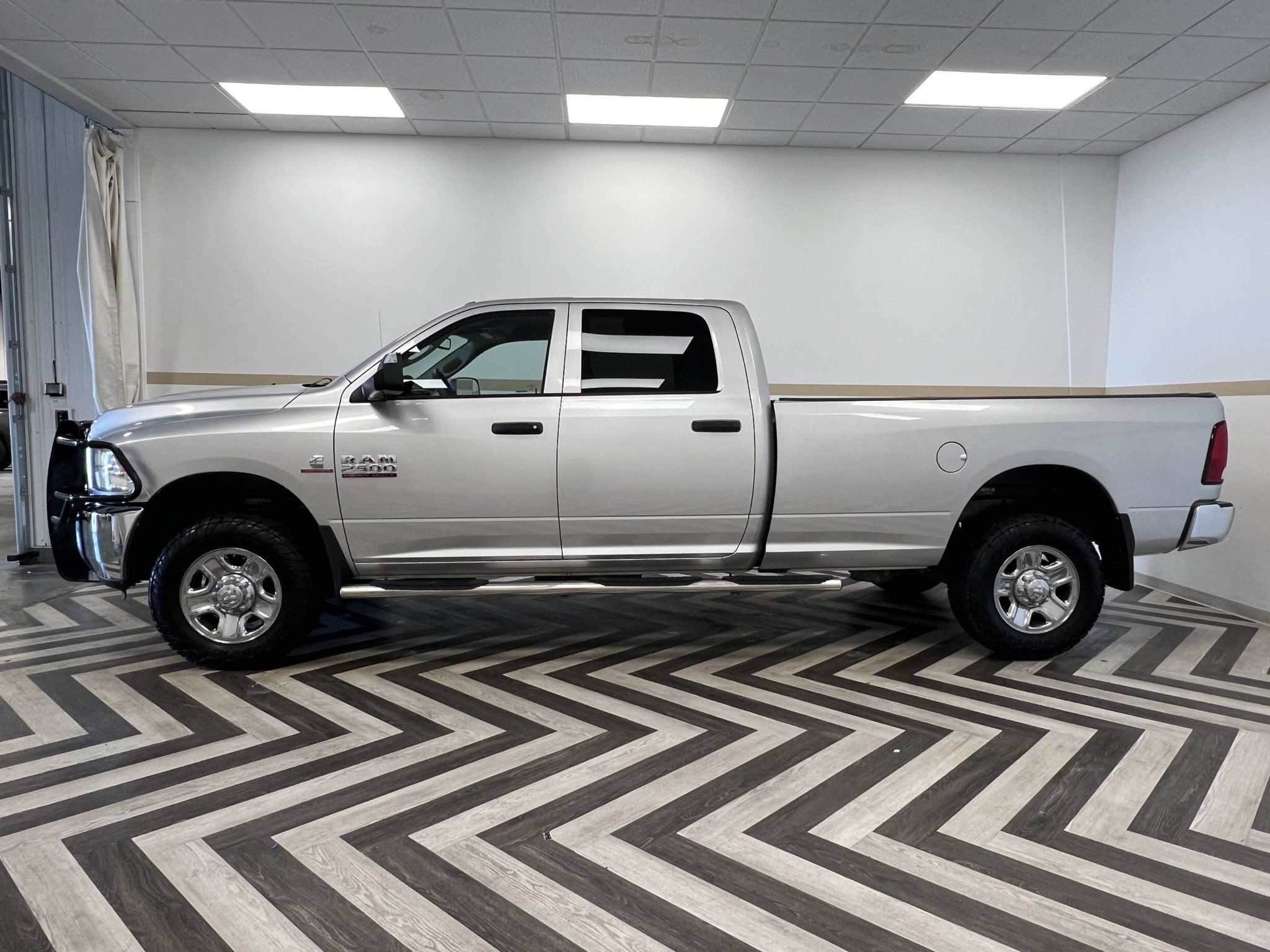 Used 2015 RAM 2500 Tradesman w/ Chrome Appearance Group AWD/4WD image 3