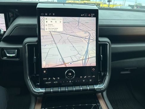 Used 2025 GMC Yukon XL Denali w/ Sun & Power Step Package image 15