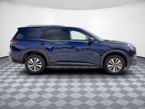 Used 2025 Nissan Pathfinder SL AWD/4WD image 8