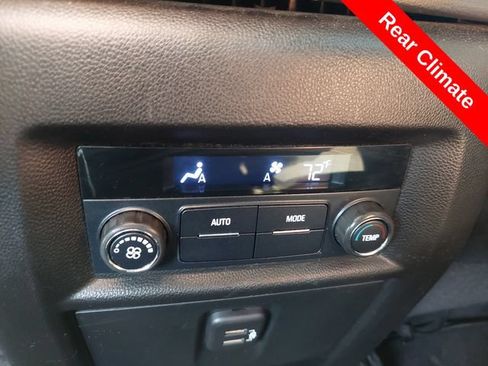 Used 2020 Chevrolet Traverse LT FWD image 20
