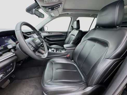 Used 2023 Jeep Grand Cherokee 4WD 4xe image 13