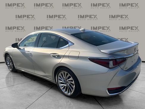 Used 2022 Lexus ES 300h Ultra Luxury image 3