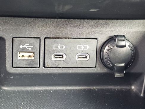 Used 2023 Toyota Highlander XLE AWD/4WD image 16