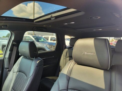 Used 2024 Buick Enclave Avenir w/ Avenir Technology Package image 29