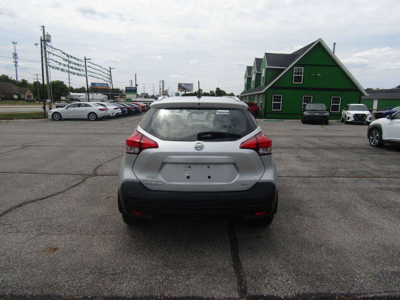 Used 2020 Nissan Kicks SV FWD image 6