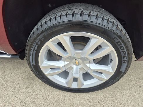 Used 2018 Chevrolet Suburban Premier image 9